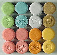 Pastillas de MDMA grabadas con monogramas distintivos